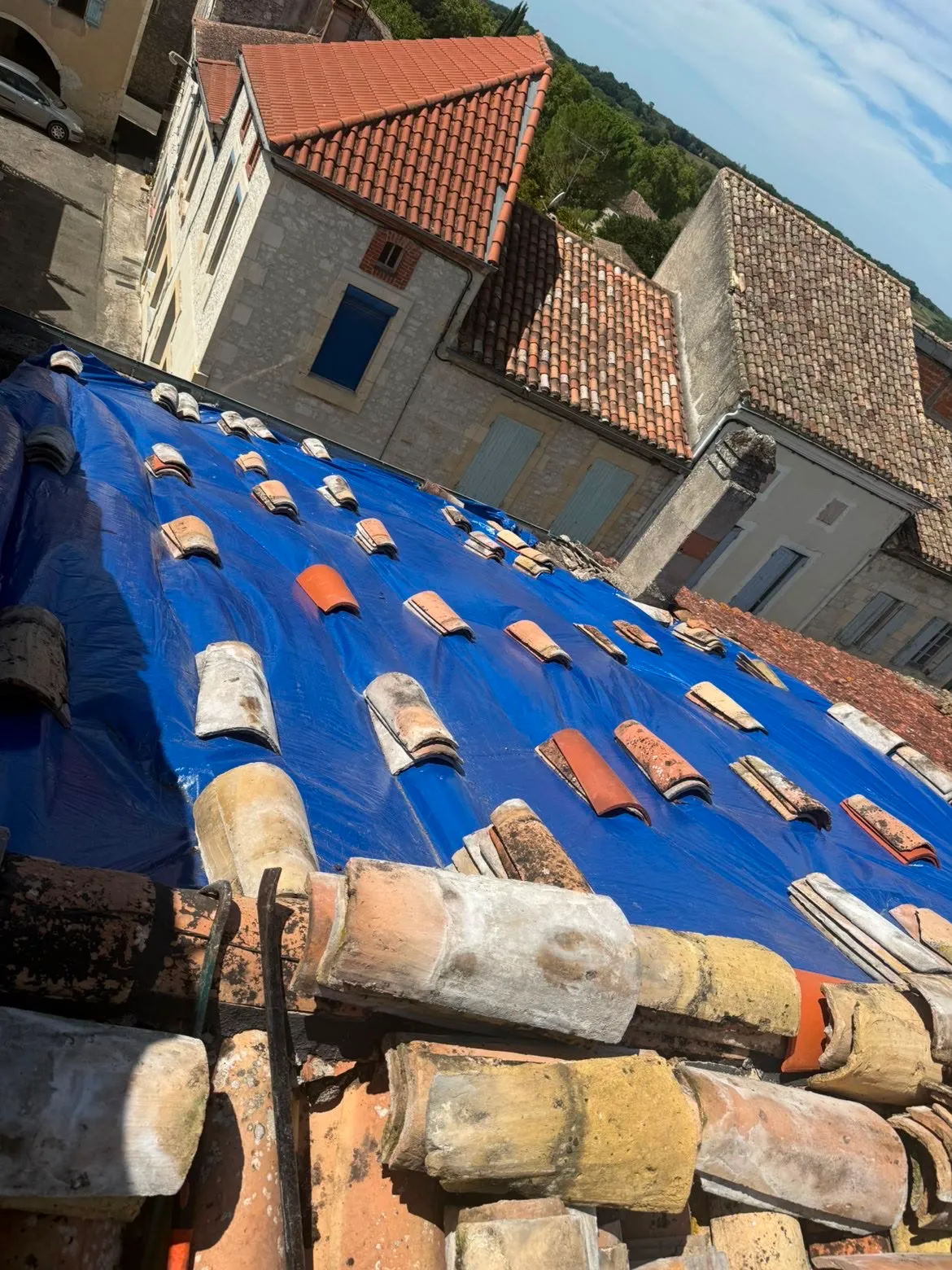 Bâchage d'urgence et protection d'une toiture endommagée dans le Gers